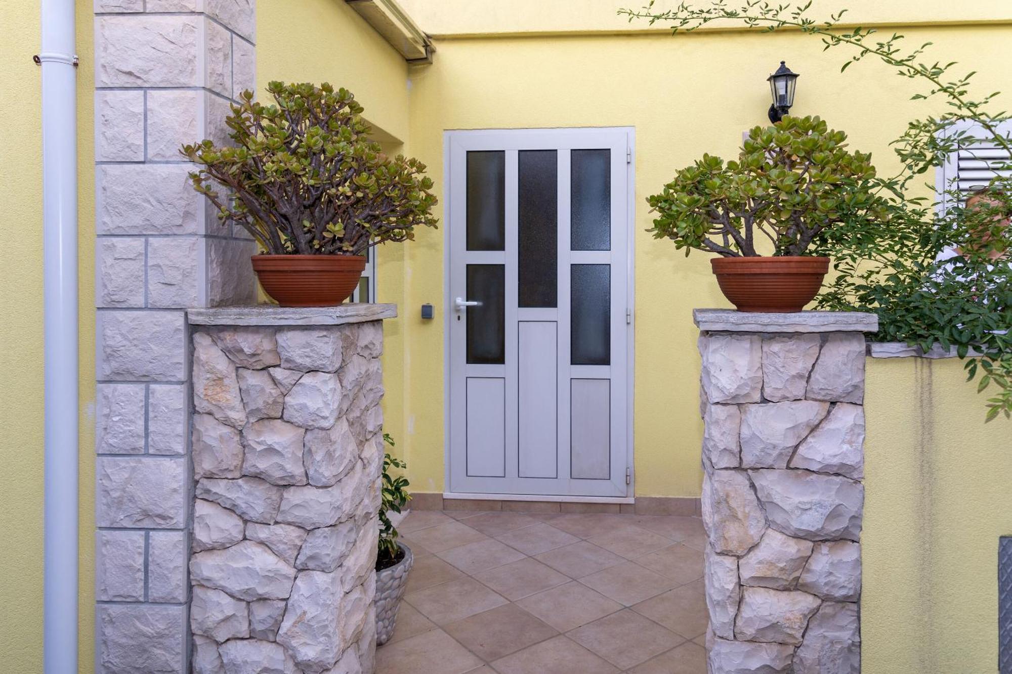 Apartments Dijana Prigradica Exterior photo