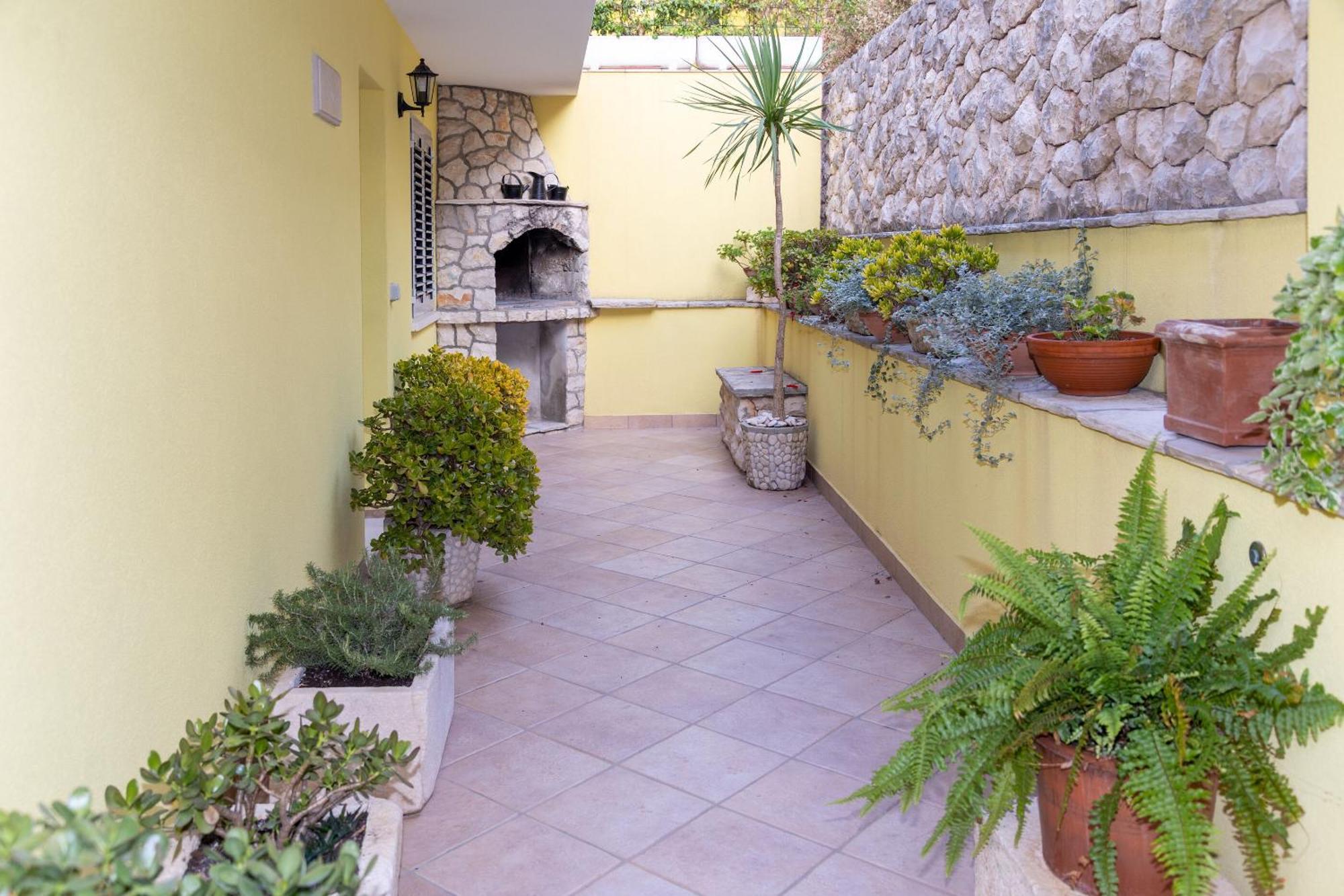 Apartments Dijana Prigradica Exterior photo