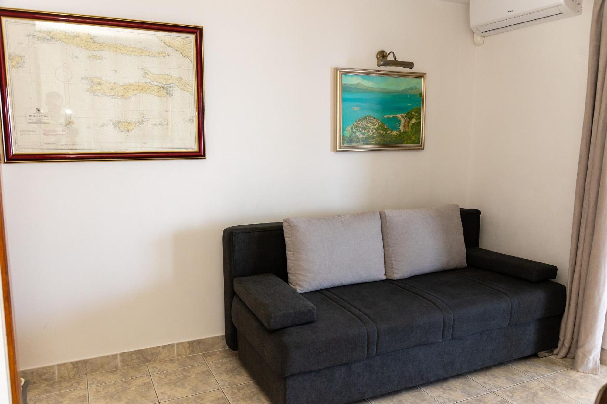 Apartments Dijana Prigradica Exterior photo